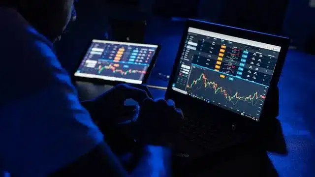 Fundamental trading in the forex market