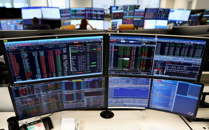 How does forex trading work