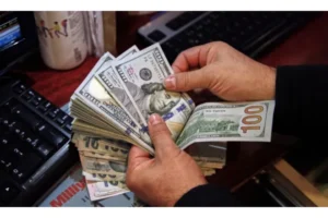 Dollar Drops Amid Uncertainty Over Trump Tax Bill and G7 Currency Discussions