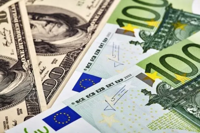 Dollar Weakness Amplifies EU Tariff Impact on EUR/USD