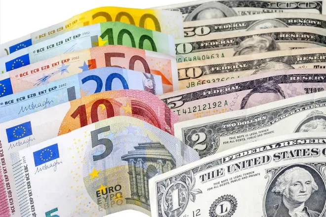EUR/USD Price Consolidates Near 1.1300 as Markets Await Critical Fed Decision